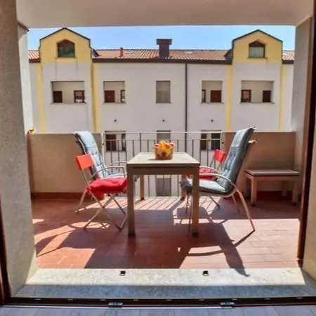 Gezellig Met Gedeeltelijk Meerzicht Apartament